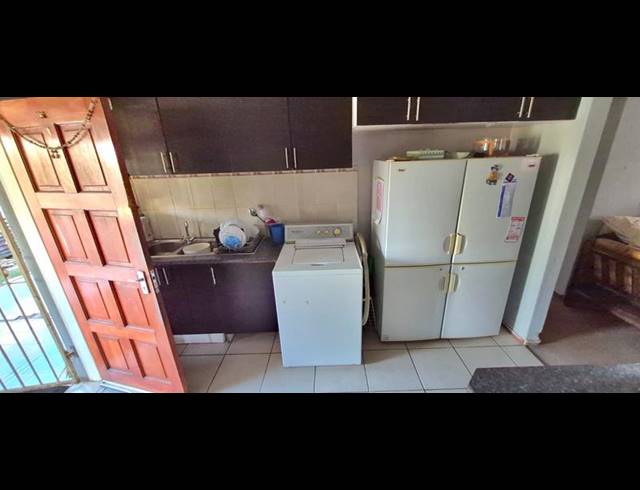 3 BEDROOM TOWNHOUSE FOR SALE IN HEUWELSIG ESTATE